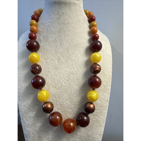 VTG Bakelite Amber Apple Juice & Moonglow Plastic Beaded Necklace 23